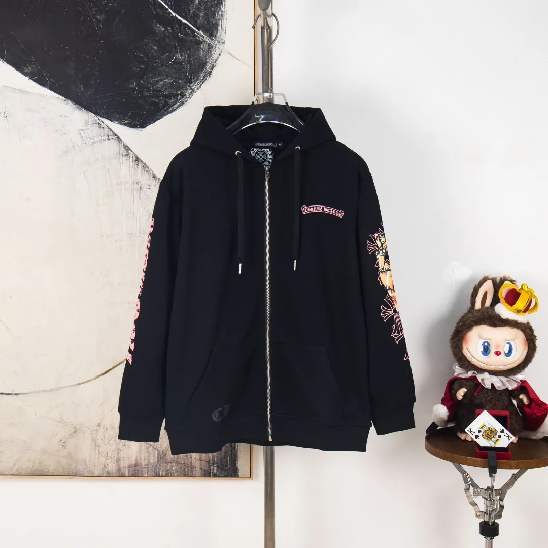 P330 zp version [exclusive supply] Chrome Hearts' latest Chrome Hearts Deadly Doll co-branded comic girl zipper long-sleeved hooded sweatshirt jacket. Heavy production. Scan the QR code to enter the official website in seconds. All customized original versions are the same. Many details. What you see is what you get. Look for the exclusive background. Zhengerbajing 500g pure cotton large terry fabric. All fabrics have been shrunk in advance. Quality first. What you see is what you get. The pattern will not change after one wash. Distinguish some disposable clothes in the market. Three standards Complete packaging, all original and customized, same style for men and women, versatile, more classic version, very unique color: black, size: S M L XL, number: MY10825